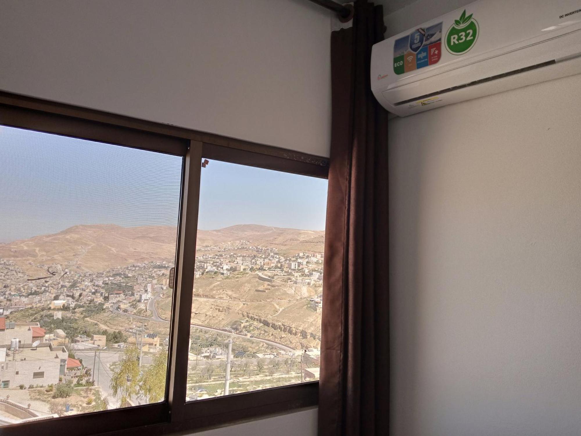 Petra Planet Hostel Wadi Musa Buitenkant foto